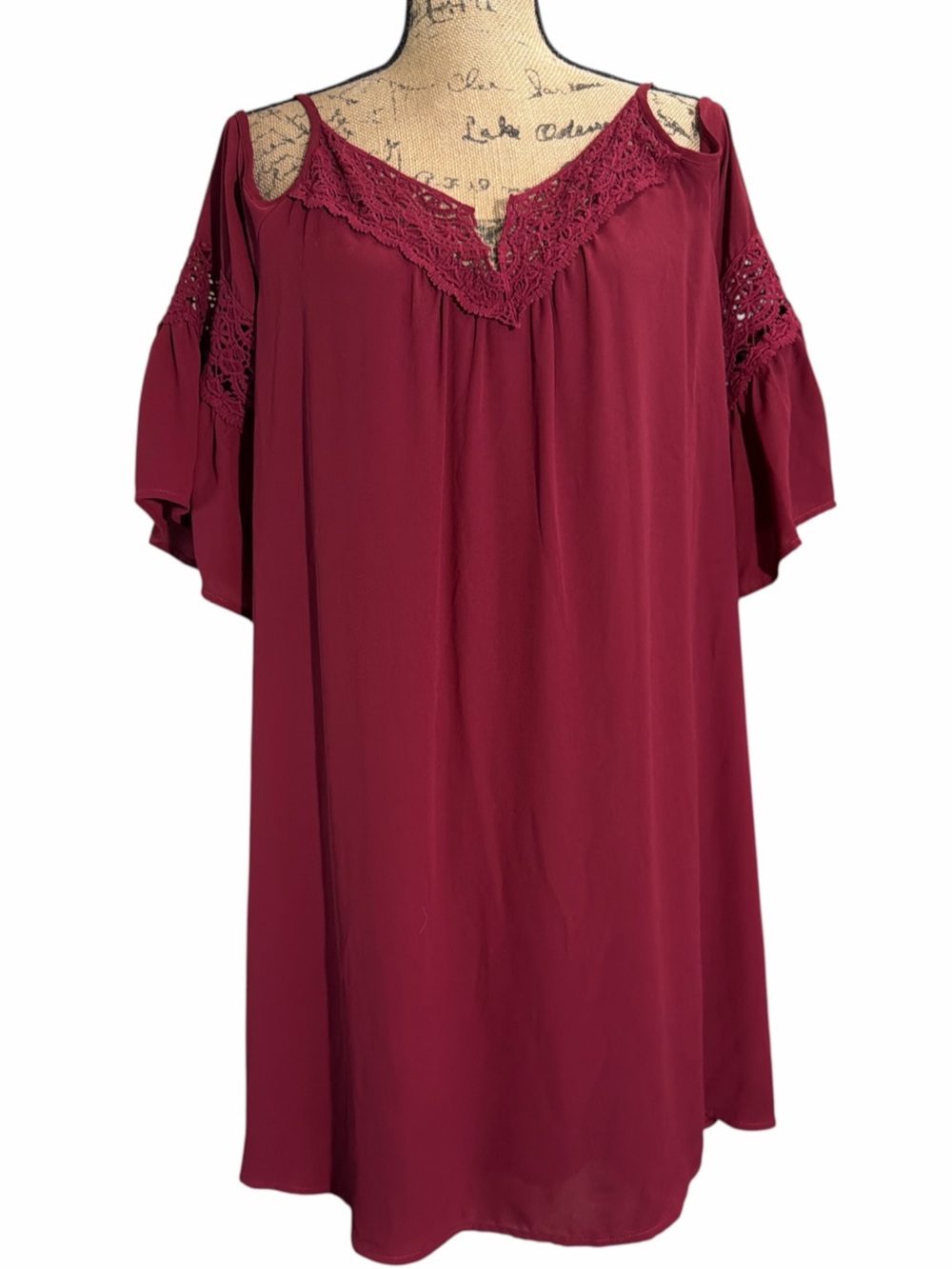 City Triangles Cold-Shoulder Lace-Trim Dress - Wine EC Size X-Large